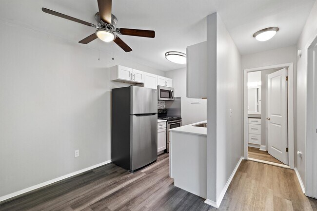 Town & Country Apartments - Wixom, MI, Wixom, MI 48393 - photo 5