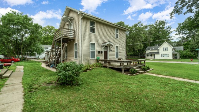 502 S Pine St unit A, Mount Pleasant, MI 48858 - photo 3