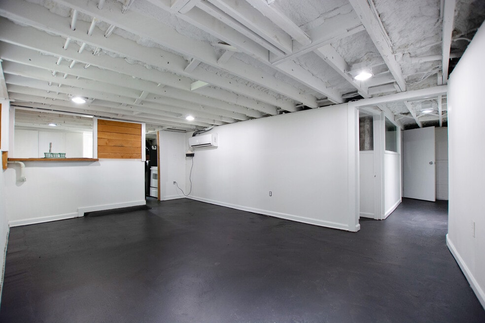 1713 E Main St unit Basement Apartment, Chattanooga, TN 37404 - photo 1