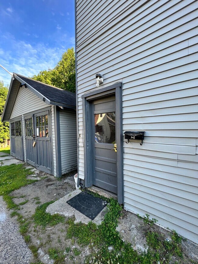 57 N Willard St unit 57 North Willard St, Burlington, VT 05401 - photo 3