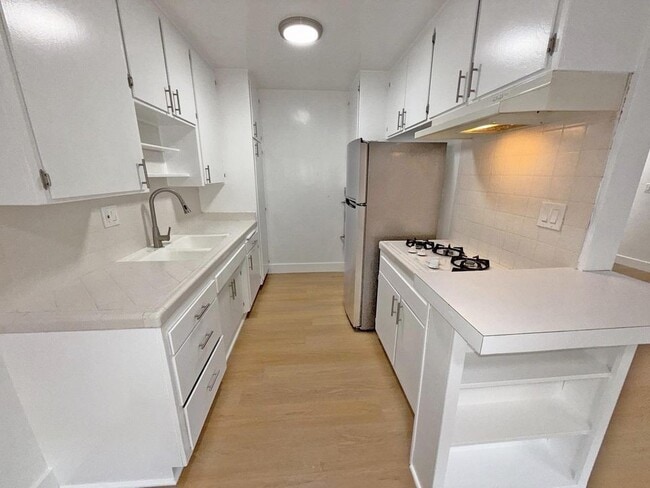 1330 N Gardner St unit 208, Los Angeles, CA 90046 - photo 4