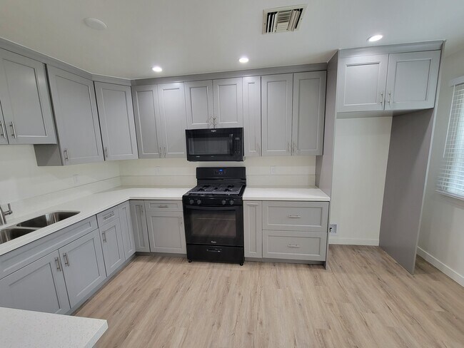 3052 Honolulu Ave unit Front Unit, La Crescenta, CA 91214 - photo 5