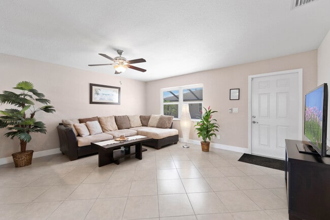 314 SW 3rd Place unit 4, Cape Coral, FL 33991 - photo 2