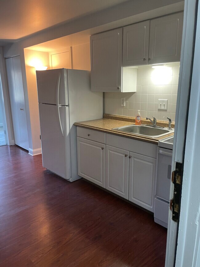 612 Fitzwatertown Rd unit Apartment C, Willow Grove, PA 19090 - photo 5