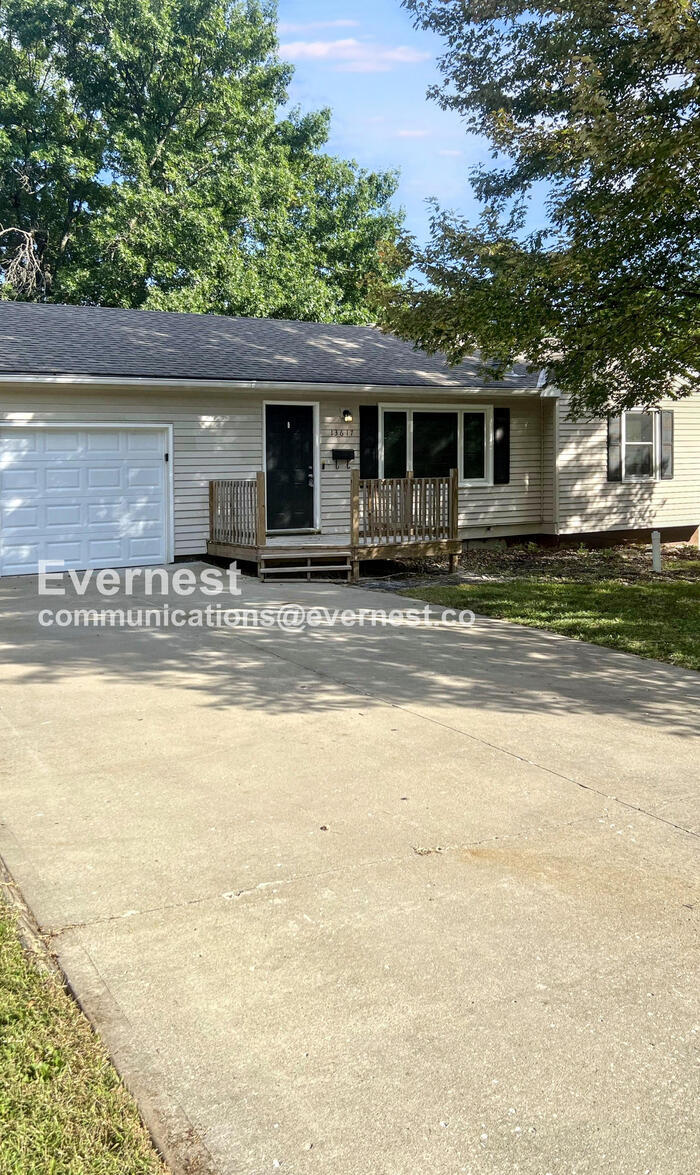 13617 Craig Ave, Grandview, MO 64030 - photo 1