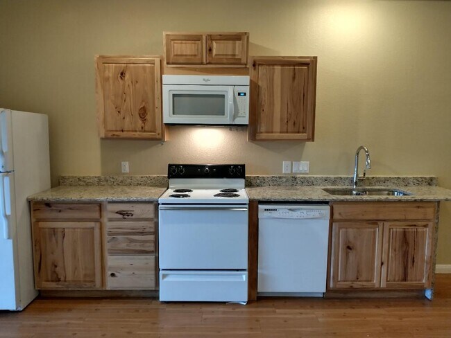 16219 Oxbow Trail unit Remodeled townhome, Buda, TX 78610 - photo 4