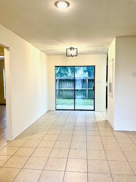 6050 Alpine Cir unit 202, Beaumont, TX 77708 - photo 5