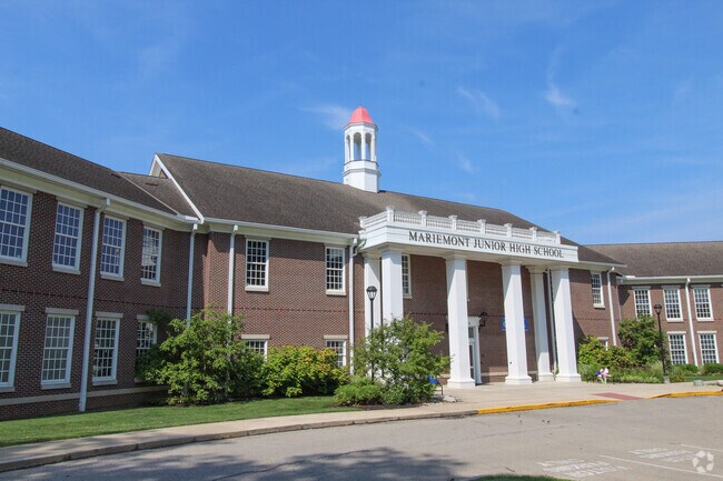 Mariemont Junior High School building in Fairfax.