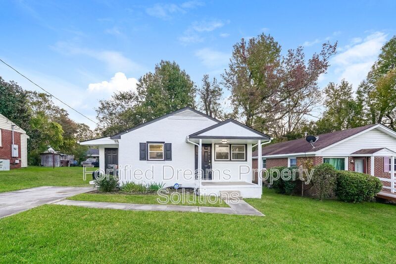 1615 Eastwood Ave, Greensboro, NC 27401 - photo 1