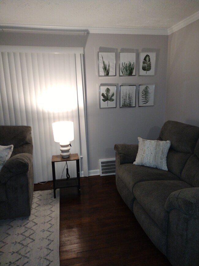 4026 Verona Rd, Cleveland, OH 44121 - photo 4