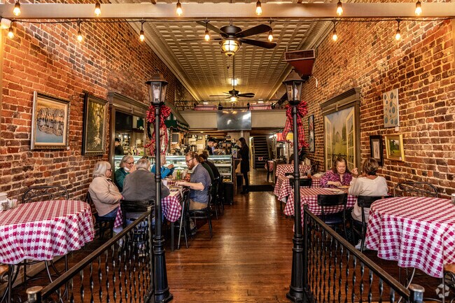 Popes Cafe offers breakfast and lunch in Downtown Shelbyville.