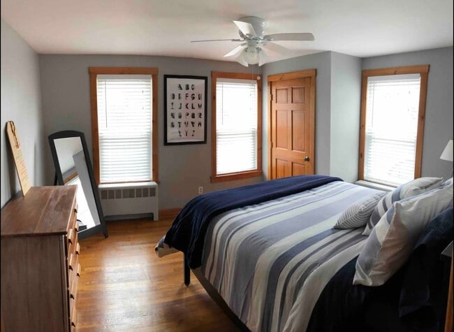 184 Thornton St unit 1, Manchester, NH 03102 - photo 3