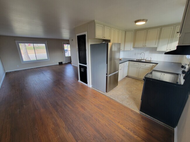 444 N Henninger St, Mayville, WI 53050 - photo 5