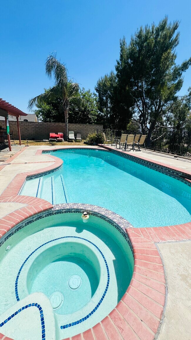 27483 Pamplico Dr, Santa Clarita, CA 91354