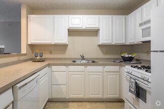 181 Somerset Ln, Avon Lake, OH 44012