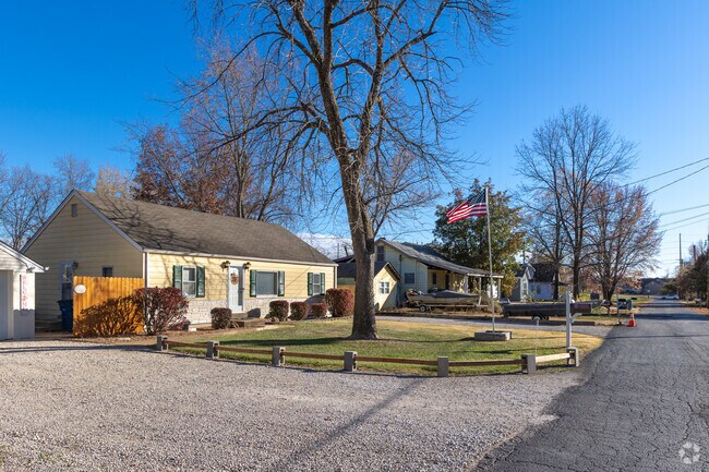 Modest ranch and cottages can be found in Grover.