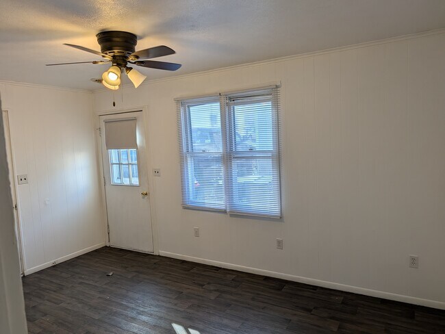 1204 S 13th St unit 1204 1/2, Pekin, IL 61554 - photo 6