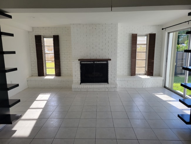 10605 SW 112th St, Miami, FL 33176 - photo 4