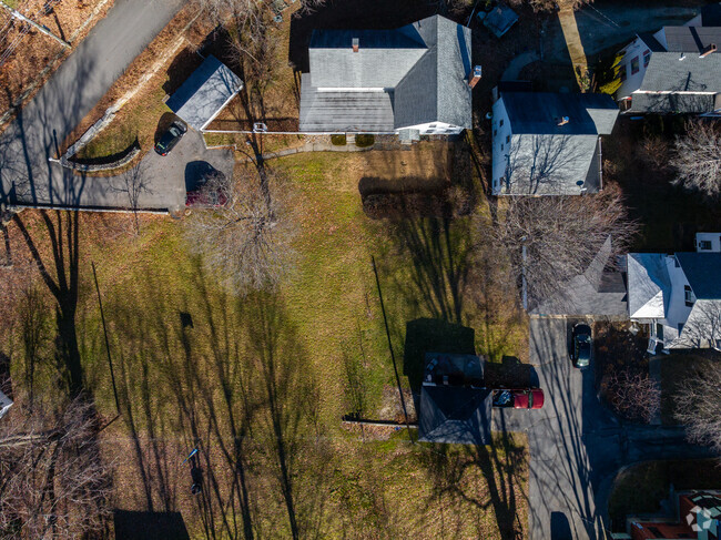 Whiting Hill School in Wilton, NH is a private school serving grades 1-6.