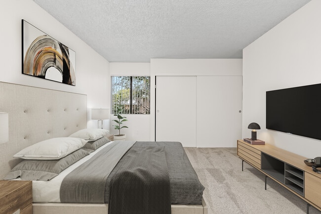 The Plaza Apartments *$2095 OFF MOVE-IN*, San Diego, CA 92115 - photo 7