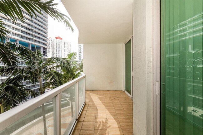 218 SE 14th St unit 1006, Miami, FL 33131 - photo 2