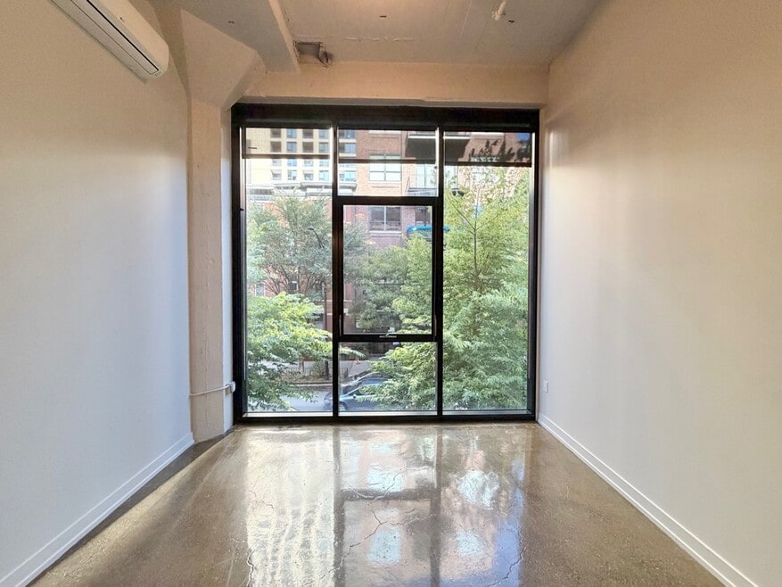 152 W Huron St unit S, Chicago, IL 60654 - photo 1