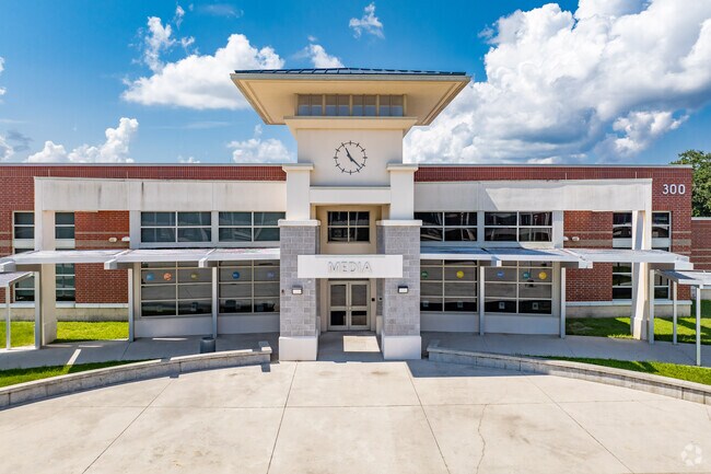 At Crystal River High, 29% of students are at least proficient in math and 39% in reading.