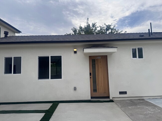 2320 N Naomi St unit 101, Burbank, CA 91504 - photo 3