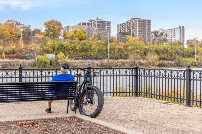 Thornwood residents have quick access to the Fox River Trail.