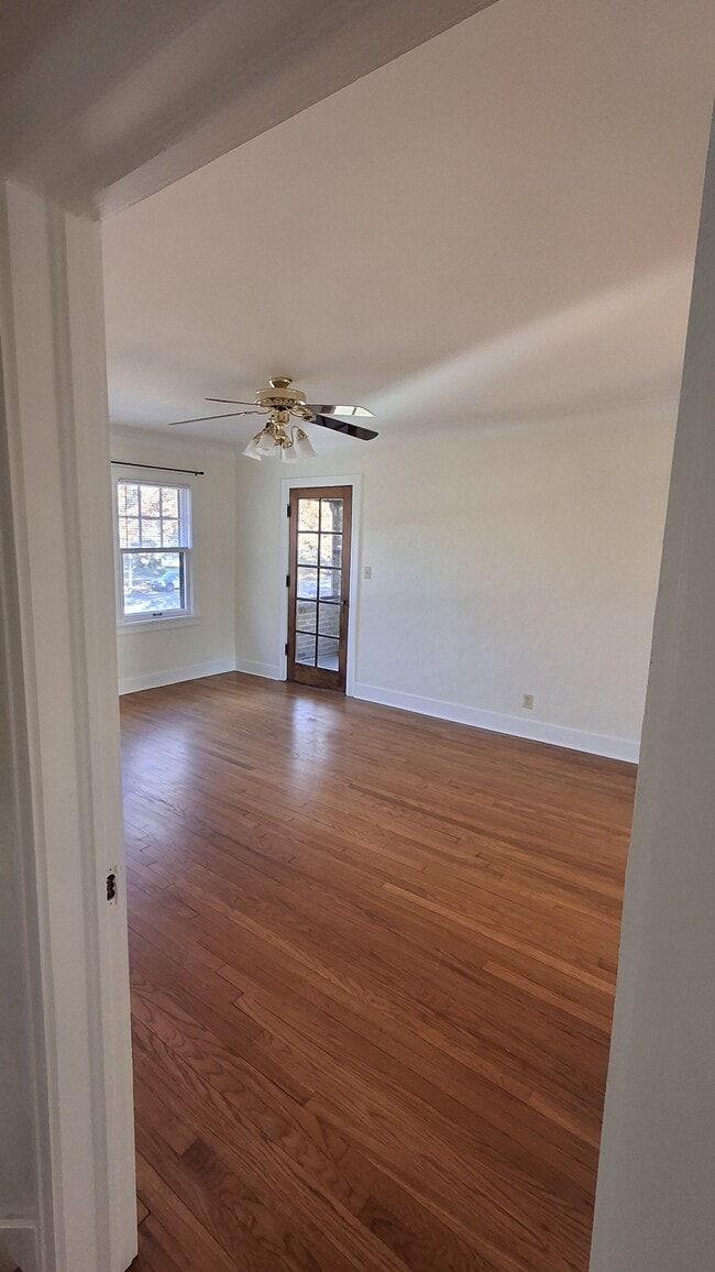 417 E Meyer Blvd unit 417 Upstairs apartme, Kansas City, MO 64131 - photo 4