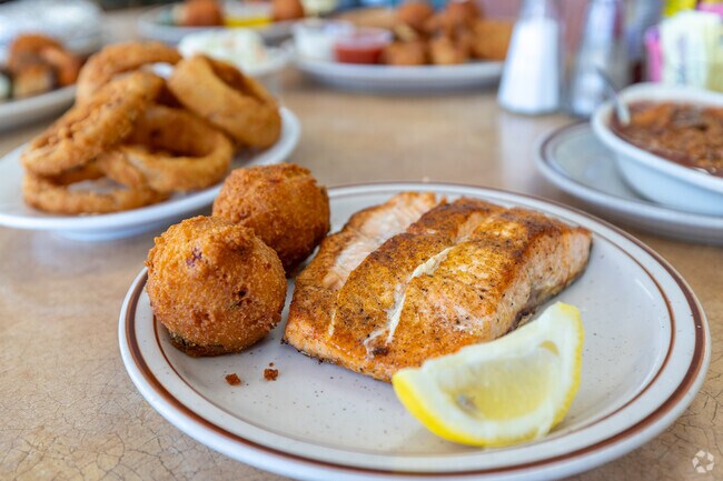 There are many restaurants available to the residents of Lake Yahola.