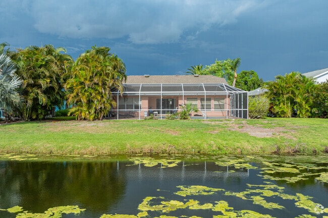 Single-family homes close to the water are common in South Bradenton.