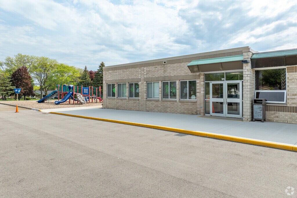 St. Joseph Elementary School in Wauwatosa, WI has 205 students in grades PK, K-8.