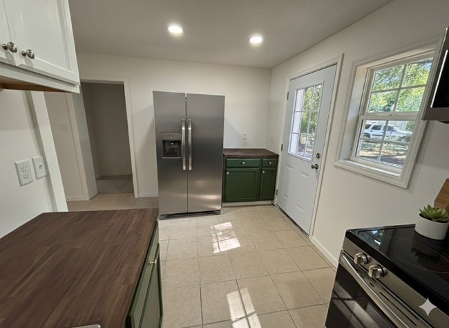 2404 Spurgeon St, Waycross, GA 31501 - photo 7