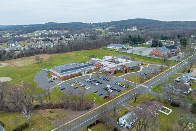 Ellington Middle School has a 14 to 1 student to teacher ratio.