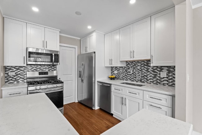 327 Wildberry Ct unit 2C, Schaumburg, IL 60193 - photo 3