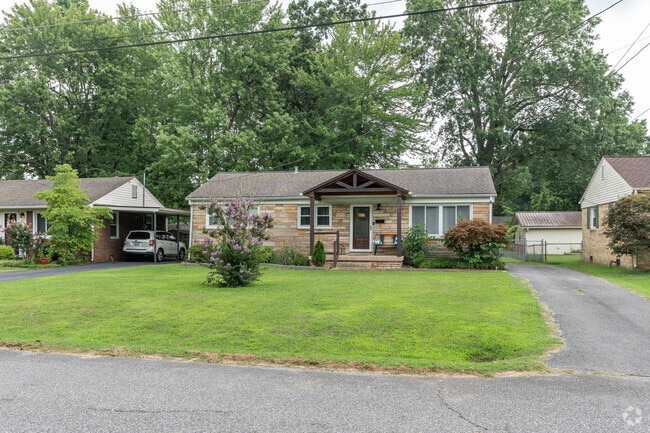 Most streets in Clayshire have sidewalks, and the neighborhood is still very walkable.