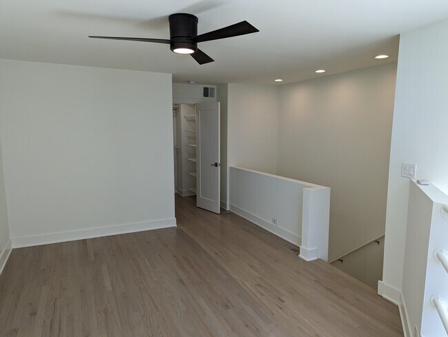 939 W Grace St unit 954I-101, Chicago, IL 60613 - photo 6