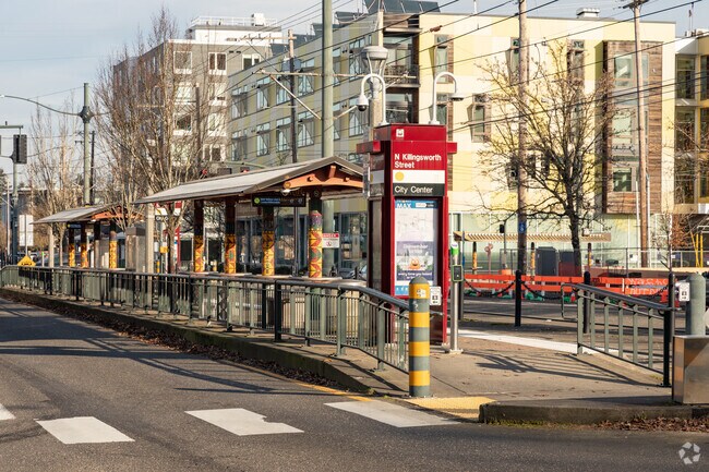 MAX Light Rail connects Overlook to downtown Portland for easy commuting.