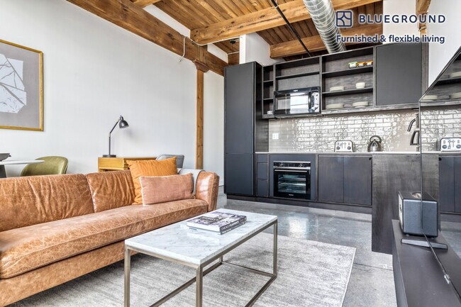 2061 N Southport Ave unit FL3-ID567, Chicago, IL 60614 - photo 3