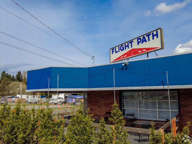 Flight Path Bar in Riverton-Boulevard Park.