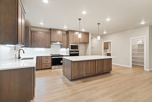 709 N Thrush Ct, Moses Lake, WA 98837 - photo 3