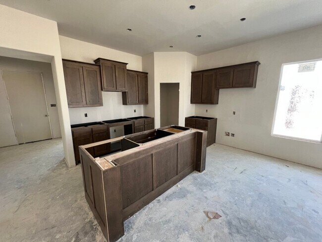 544 Waterford Park Blvd, Weatherford, TX 76087 - photo 5