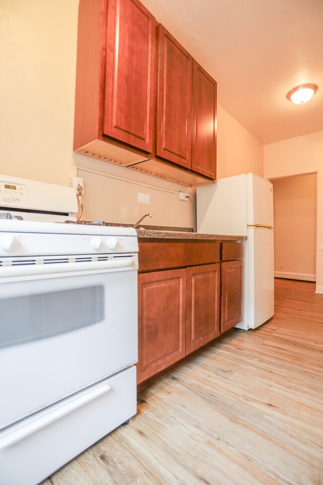 7717 N Sheridan Rd unit 2P, Chicago, IL 60626 - photo 2