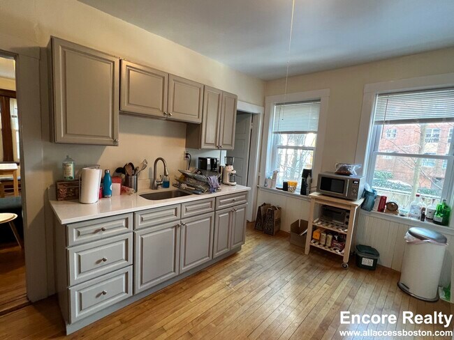 14 Centre St, Cambridge, MA 02139 - photo 2