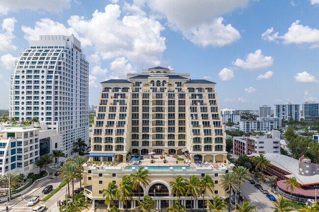 A Central Beach condo complex equipped with a pool and expansive terrace.