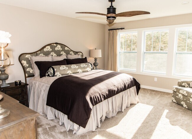 560 Pioneer Trail unit 36486921, Cedar Springs, MI 49319 - photo 2