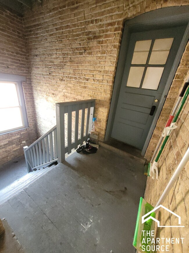 2342 W Touhy Ave unit 2B, Chicago, IL 60645 - photo 4