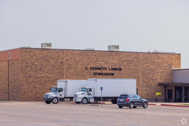 Bushland Junior High School had a gym for students.