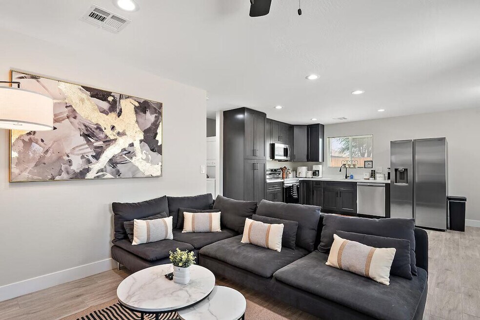 3850 S 18th St unit ID1244349P, Phoenix, AZ 85040 - photo 1